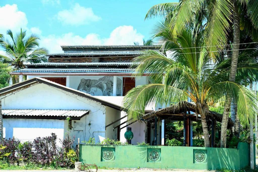 Sunrise Guest House & Restaurant Tangalle Εξωτερικό φωτογραφία
